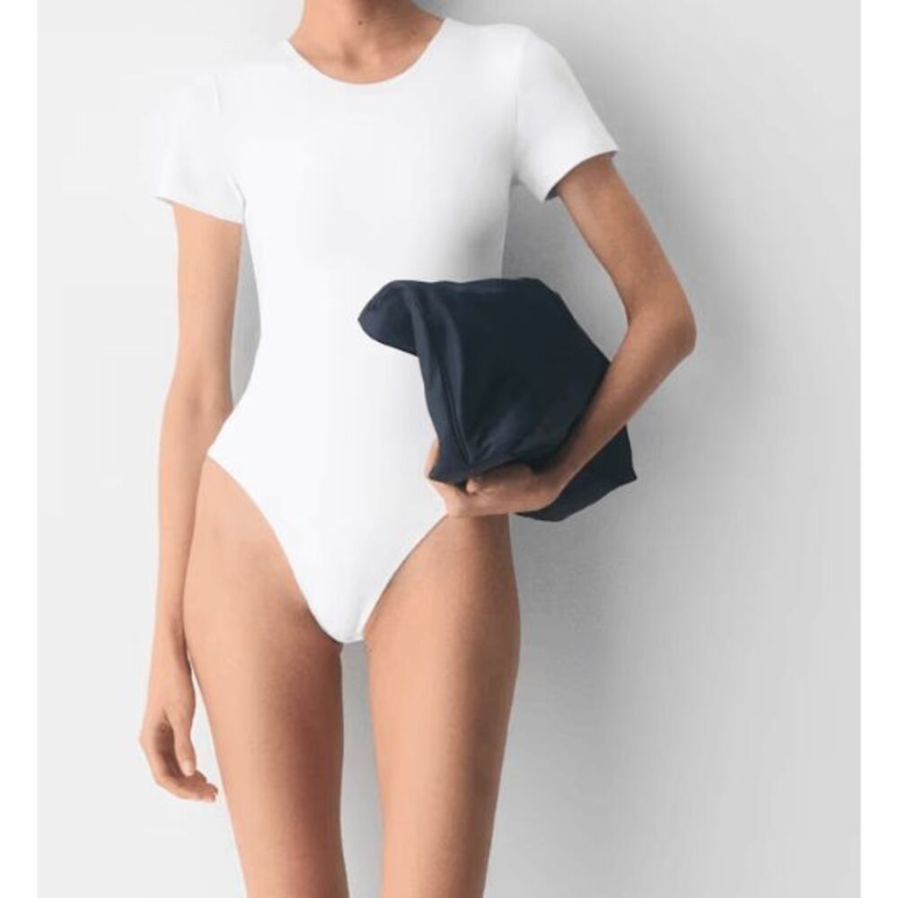Aritzia Contour Crew Neck Bodysuit White Short Sleeve Snap L NEW